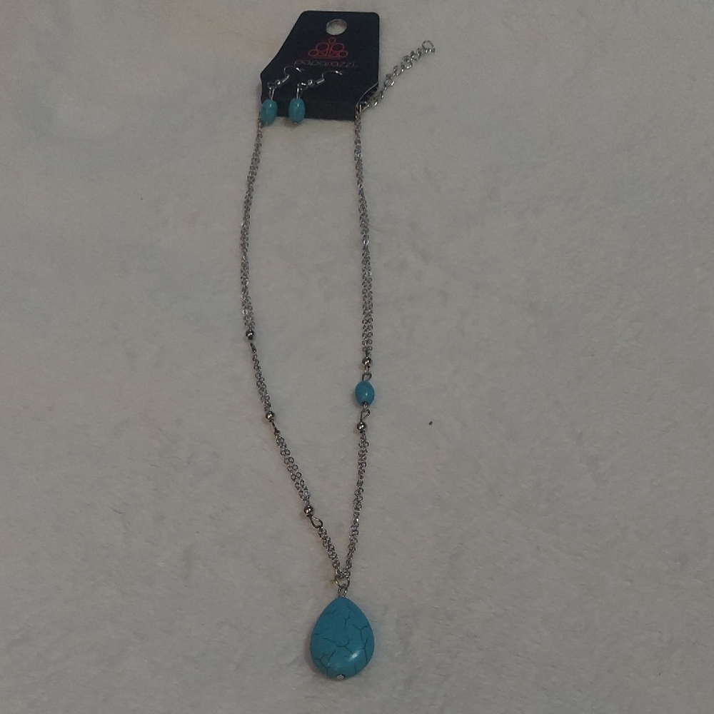 6/$10 Chic Blue and Silver Necklace with Pendant